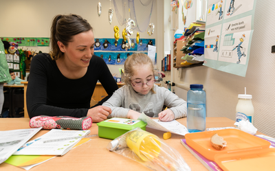 Auszubildende unterstützen Leseprogramm in der Dürerschule in Essen-Borbeck