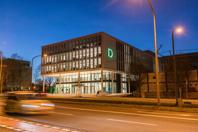 New, state-of-the-art office building on the DEICHMANN campus. Photo credit: DEICHMANN SE, Rüdiger Fesse