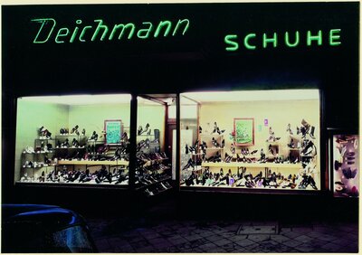 W 1949 roku Deichmann otworzył swój pierwszy sklep poza Essen przy Ackerstraße w Düsseldorfie.