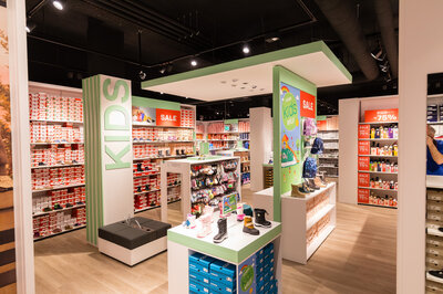 Auch der Kids-Bereich macht den Einkauf bei DEICHMANN in Köln zum Erlebnis. Fotos: Rüdiger Fessel / DEICHMANN Auch der Kids-Bereich macht den Einkauf bei DEICHMANN in Köln zum Erlebnis. Fotos: Rüdiger Fessel / DEICHMANN