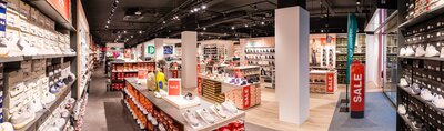 Die ganze Bandbreite des DEICHMANN-Sortiments im neuen Flagshipstore in Köln. Fotos: Rüdiger Fessel / DEICHMANN
