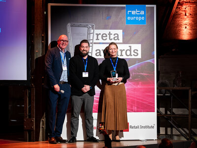 V.l.n.r.: Michael Gerling (EHI-Geschäftsführer), Michael Kluge (Specialist Sales & Process Operations bei DEICHMANN SE) und Kathrin Schmidt (Head of Visual Merchandising bei DEICHMANN SE)