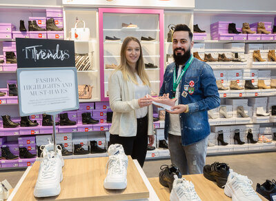 DEICHMANN continue d'investir dans des magasins modernes. DEICHMANN continue d'investir dans des magasins modernes.